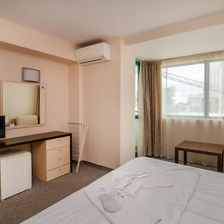 Budget Beachfront Golden Sands * فارنا