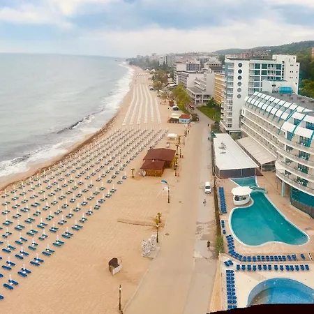Budget Beachfront Golden Sands شقة فارنا