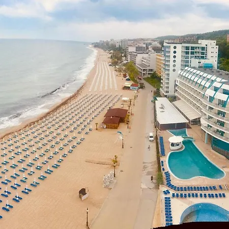 شقة Budget Beachfront Golden Sands فارنا