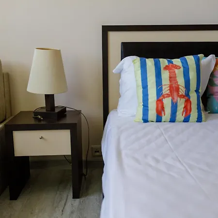 Budget Beachfront Golden Sands شقة فارنا