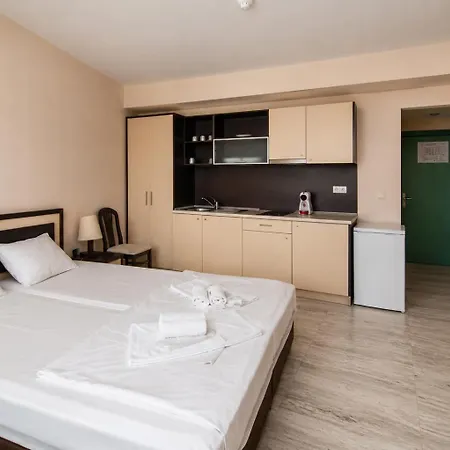 Budget Beachfront Golden Sands شقة